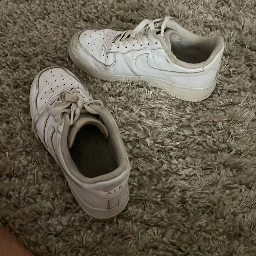 Very worn - Picture 2 of 3